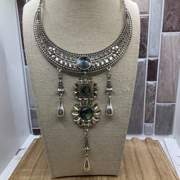 Victorian Style Floral Rhinestone Silver Tone Dangling Collar Necklace - Picture 9 of 10